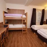 Slamba Hostel *