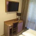Hostel Slamba *