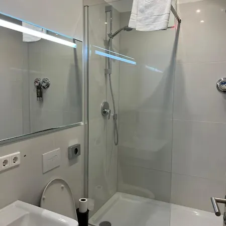 Slamba Hostel *